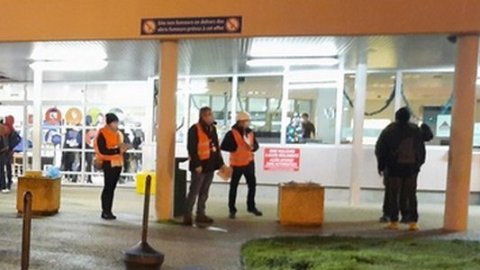 CNPE Saint Laurent : Tractage de début d'année 2021