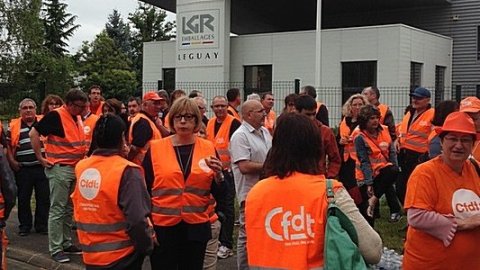 La Direction a choisi : C'est au pied du mur qu'on voit... mieux (…)