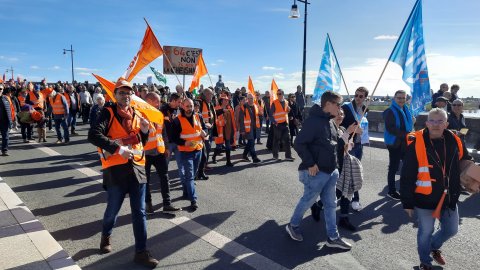 15 MARS : Entre 5000 et 8000 personnes à BLOIS